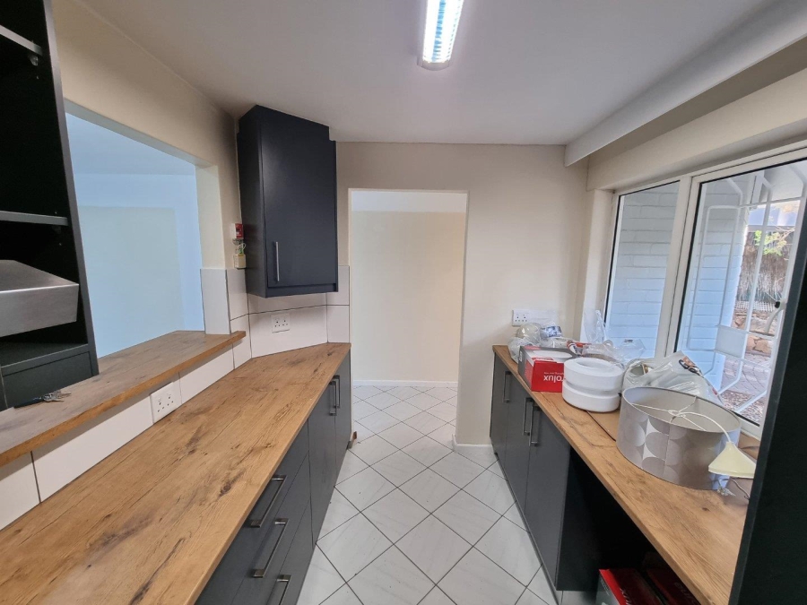 To Let 3 Bedroom Property for Rent in Vredehoek Western Cape